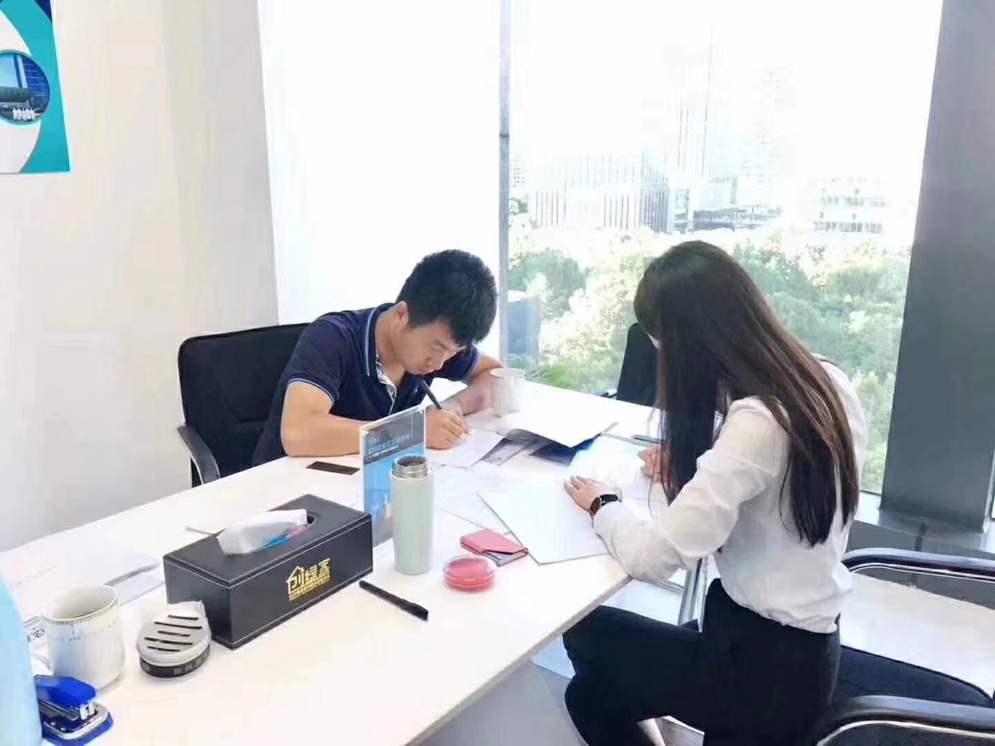 熱烈祝賀馮總、毛總簽約創(chuàng)綠家江蘇省縣級(jí)市代理！